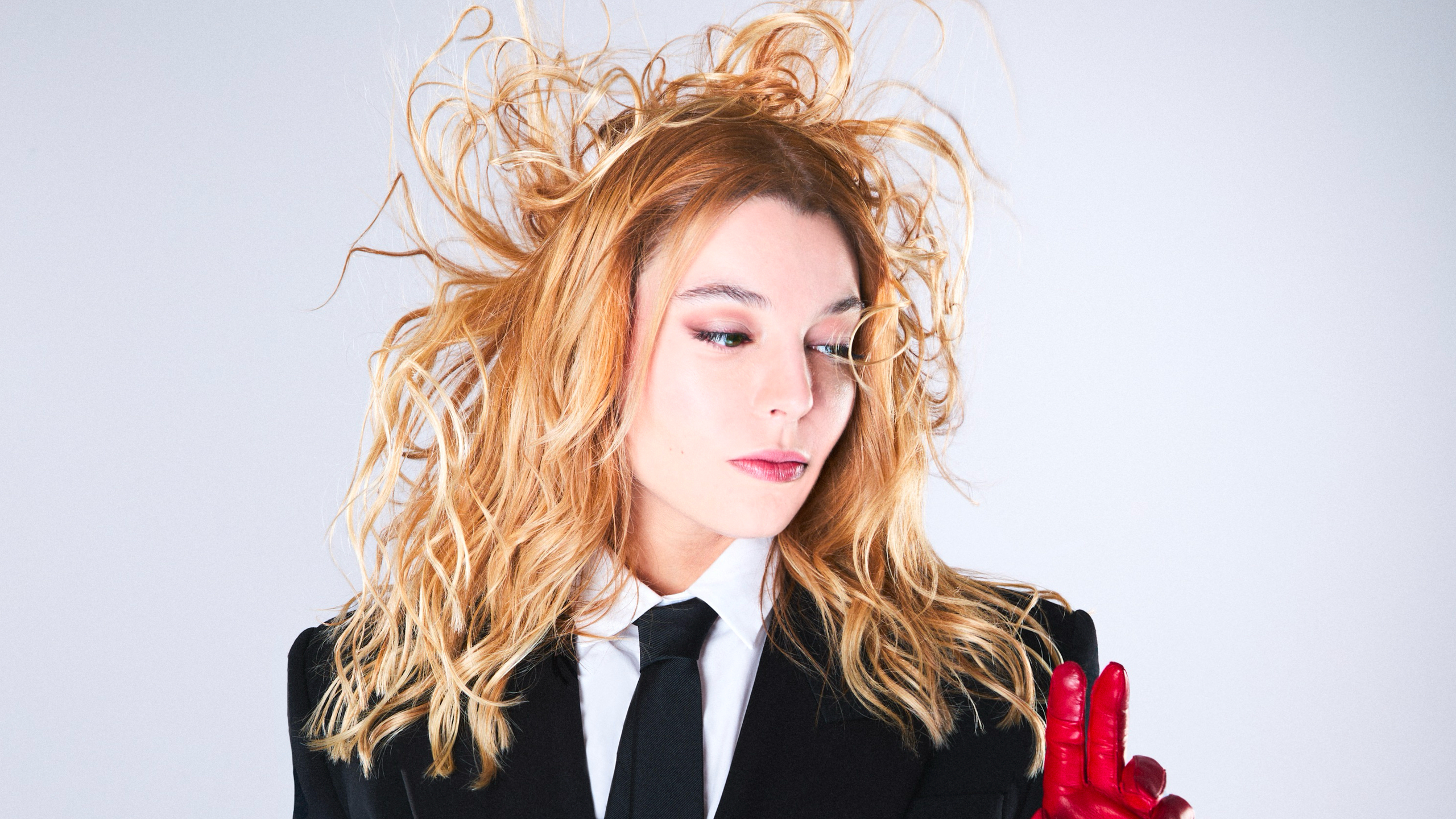 Son dernier album « Recommence-moi », un véritable triomphe, a conquis les cœurs et les charts, confirmant son statut d’artiste incontournable.